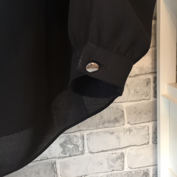 CeCe Long Sleeve Blouse - Picture 4 of 7